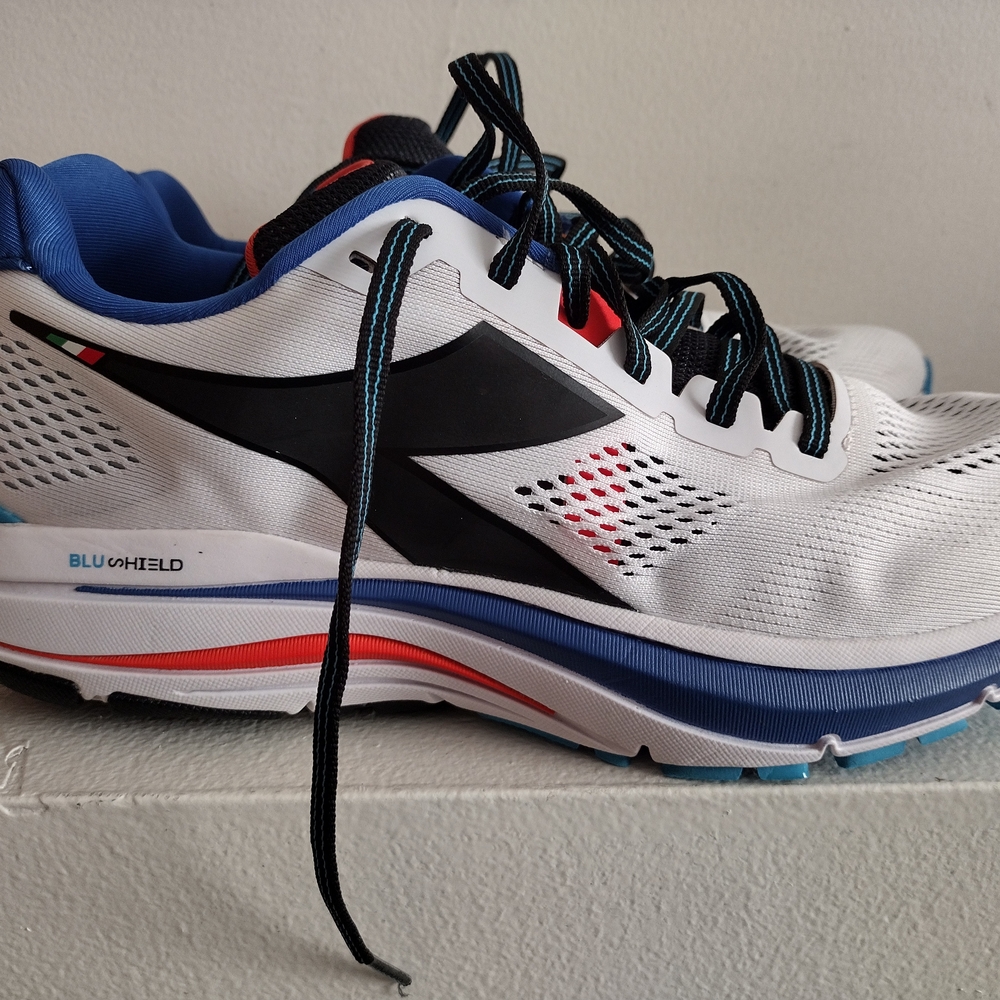 Diadora Men’s White Athletic Running Shoes with Black and Blue Accents